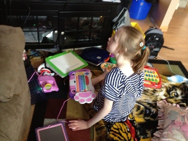 Khyra loves technology and music:) Khyra loves technology and music:)